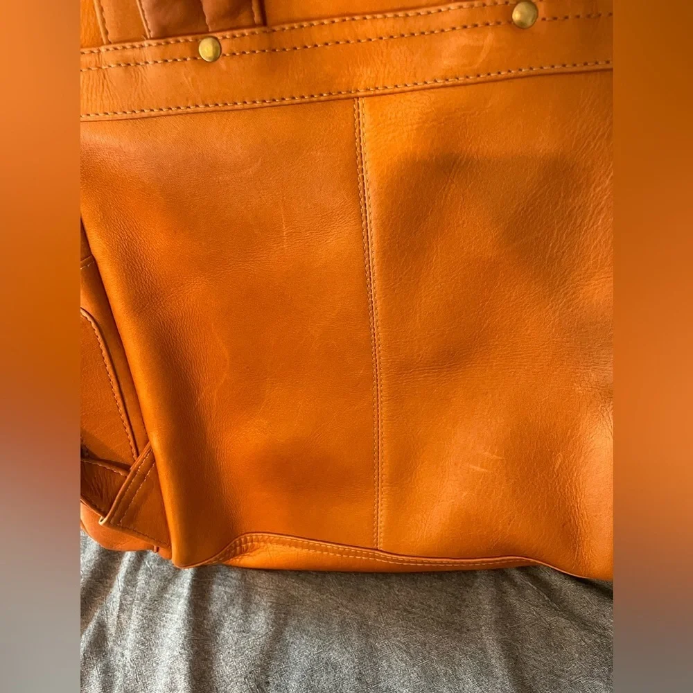 Le Donne Genuine Leather Multi-Pocket Backpack